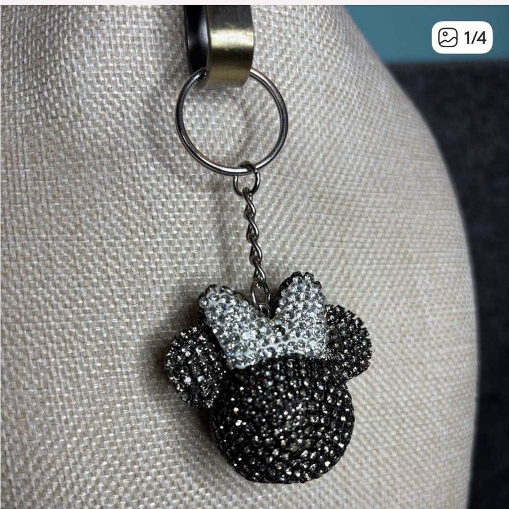Minnie Mouse 3D keychain NWOT